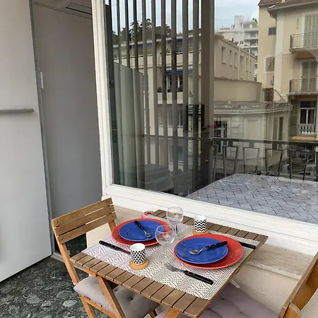 Apartment Center Terrace Ac Wifi 200 M From Sea Behind Martinez *